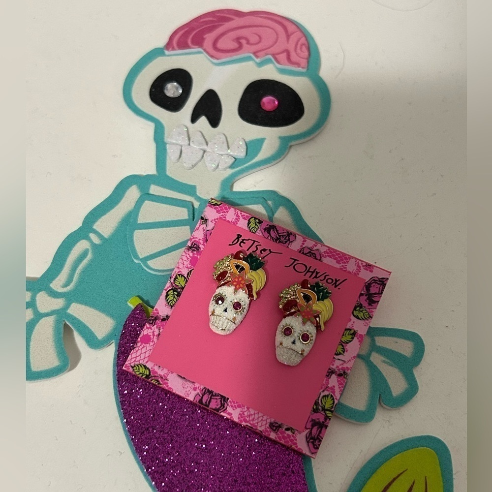 Betsey Johnson earrings. - Picture 1 of 3